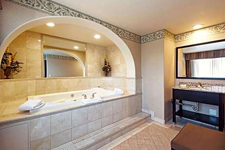 Deluxe King Room - Non-Smoking