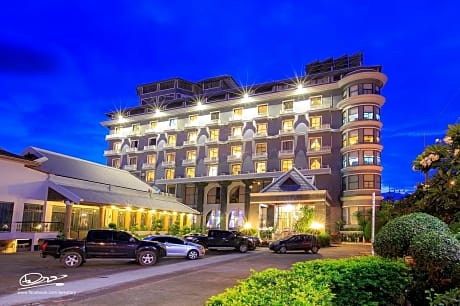 Lom Sak Nattirat Hotel