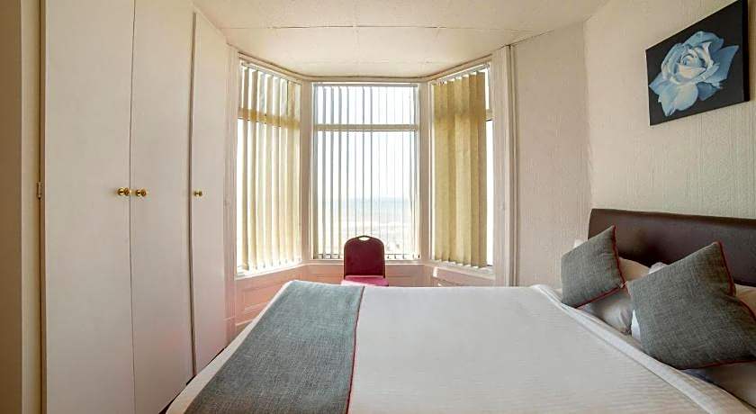 OYO The Golden Cheval Hotel & Shisha Bar