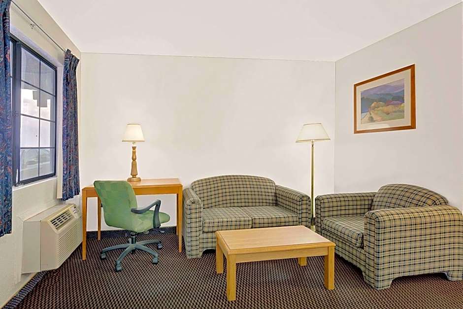 Days Inn & Suites by Wyndham Needles