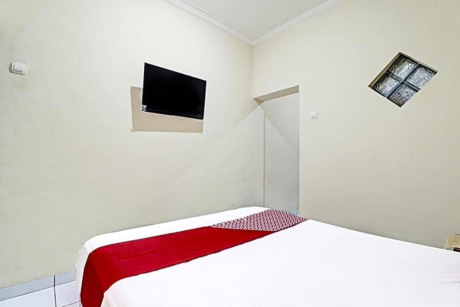 Photo 1 of 5 of Standard 1 Queen Bed