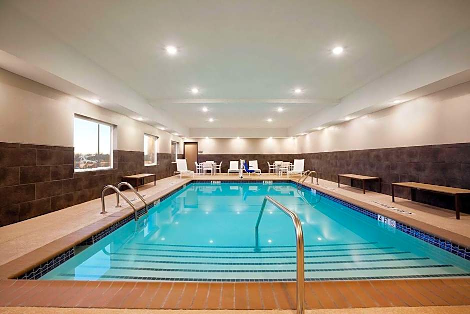 Country Inn & Suites by Radisson, Enid, OK