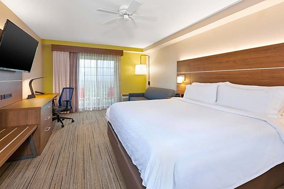 Holiday Inn Express & Suites Petoskey by IHG