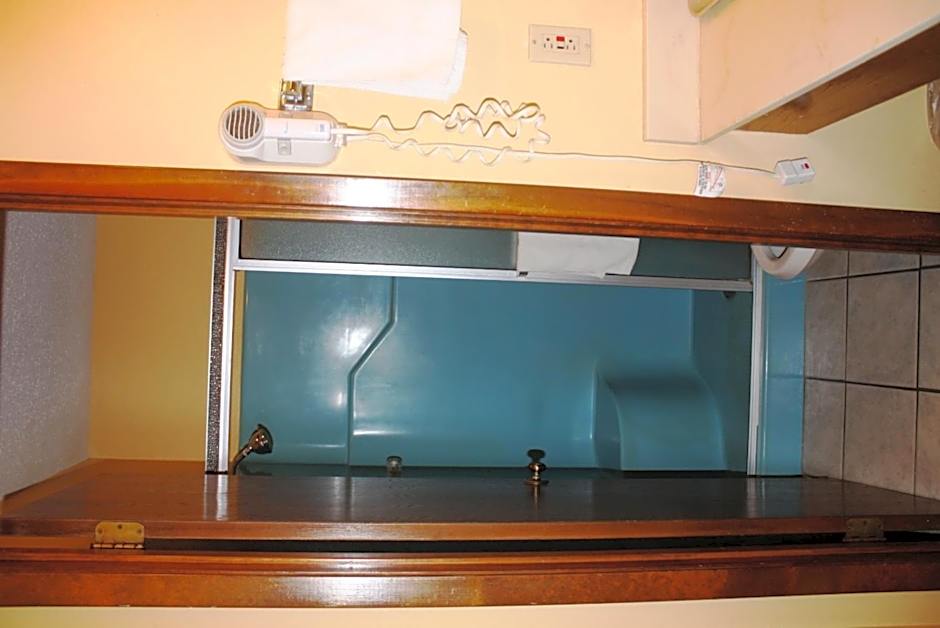 Lake Palestine Motor Inn