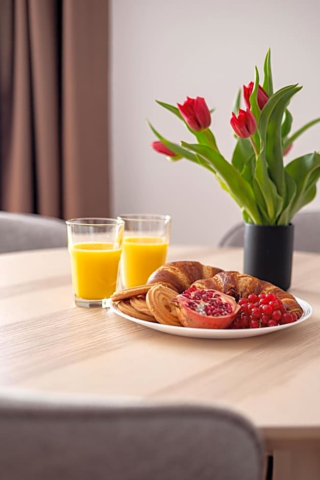 PEAK Aparthotel - Old Town - by CityHost