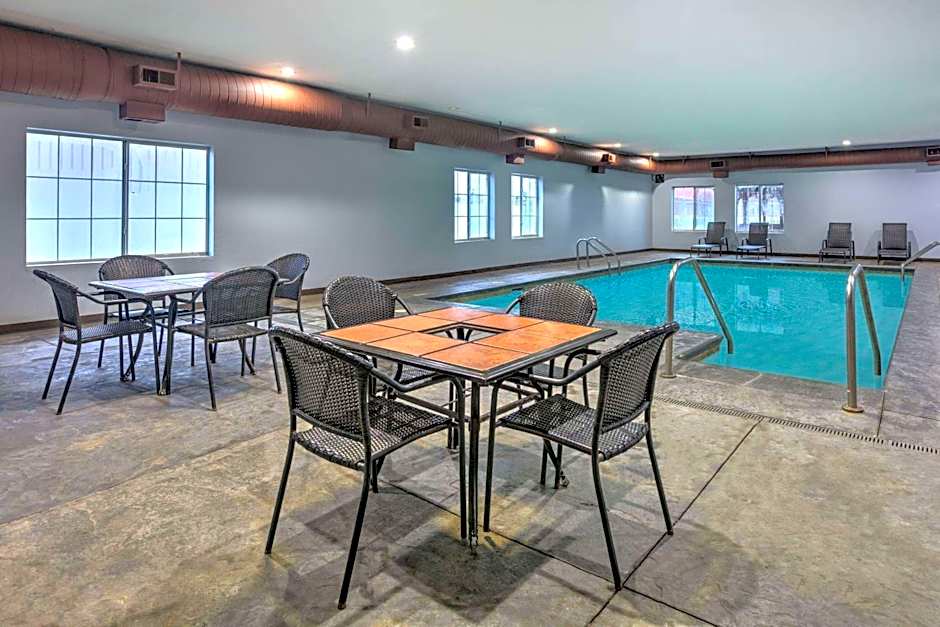 La Quinta Inn & Suites by Wyndham Tulsa Airport