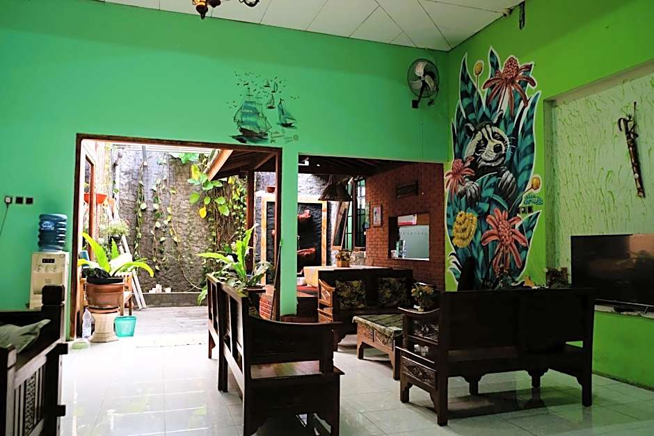 Sleepy Raccoon Hostel