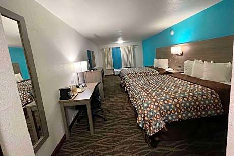 2 Queen Beds, Dog-Friendly, Non-Smoking