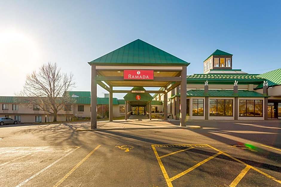 Ramada Hotel & Conference Center by Wyndham Plymouth