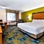 La Quinta Inn & Suites by Wyndham St. Pete-Clearwater Airport