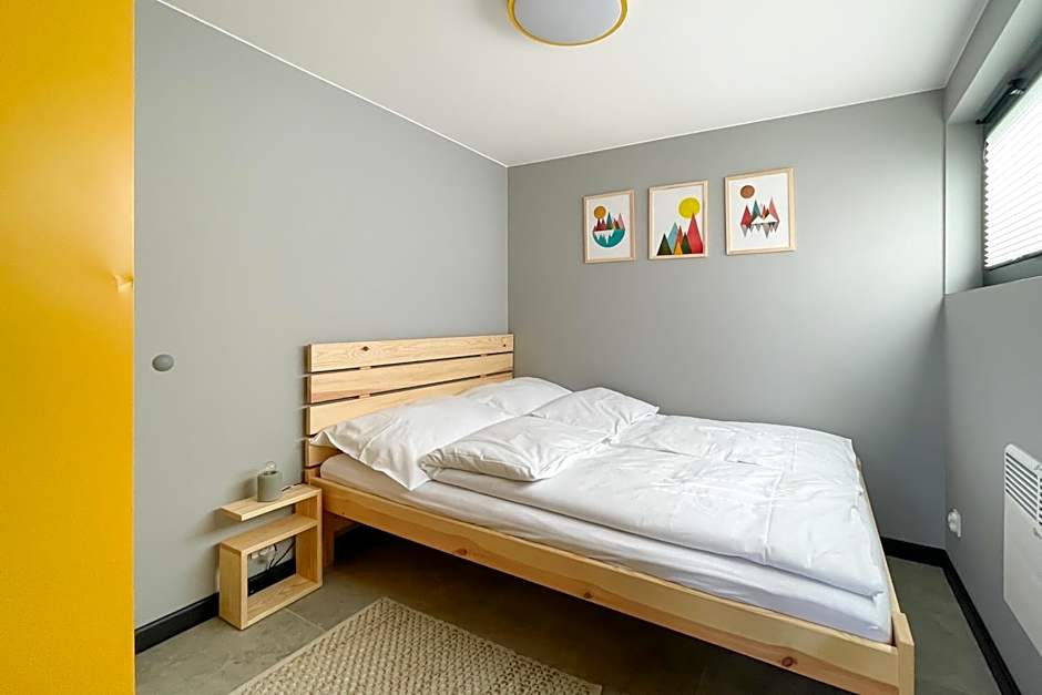 Stodoły Modyń - Domki w Beskidzie Wyspowym - staw kąpielowy, balia, sauna, grota solna - widok na góry