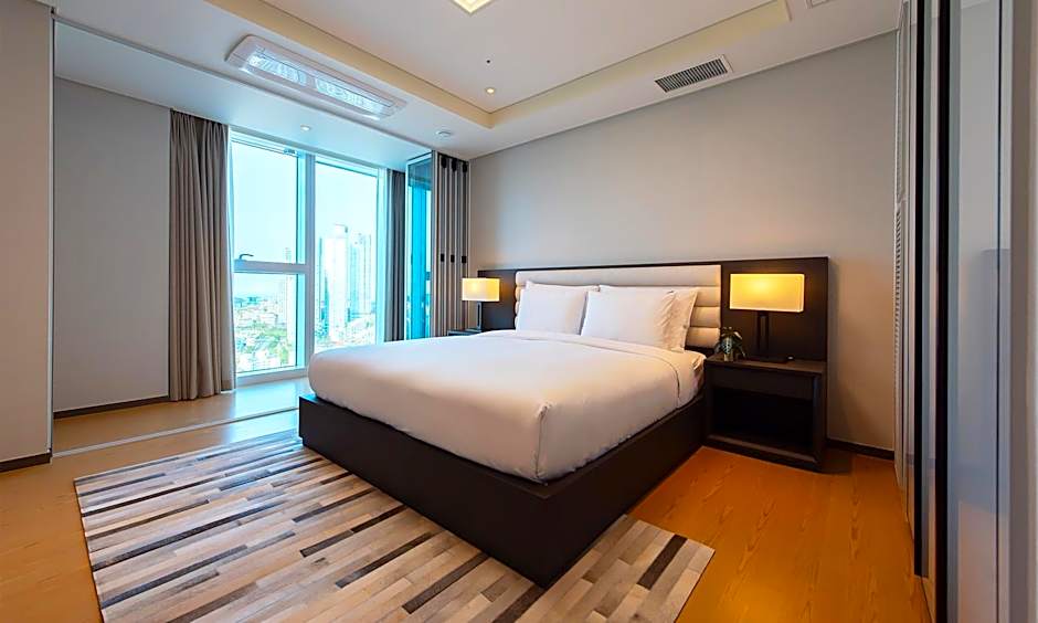 Photo 1 of 8 of Suite, Corner, Harbor View