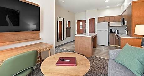 King Suite with Sofa and Kitchen - Non-Smoking