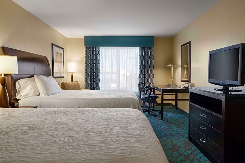 Photo 1 of 4 of 1 Queen Bed, Hearing/Mobility Accessible, Bathtub