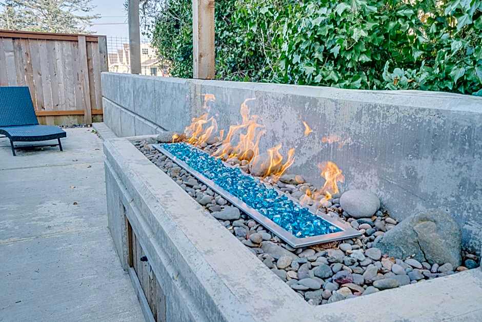 The Ashley Inn & Suites