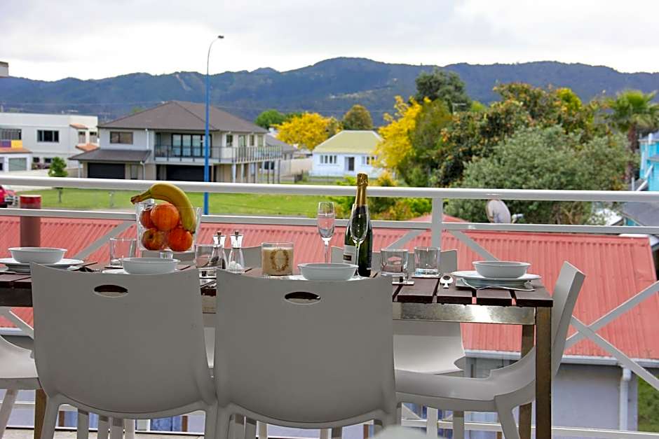 Crow's Nest Apartments