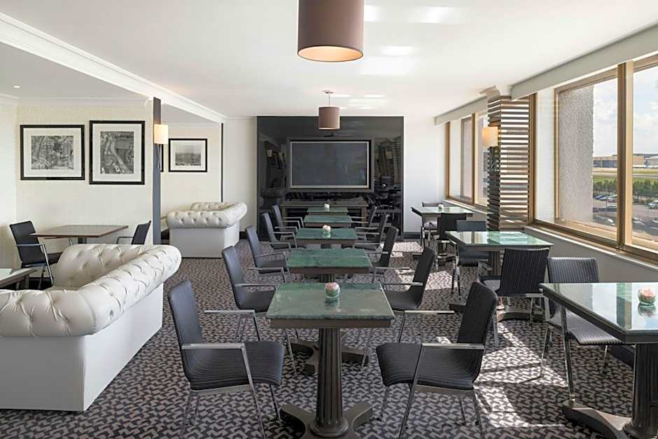 Renaissance by Marriott London Heathrow Hotel