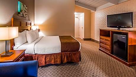 Queen Room with Sofa Bed - Waterview - Non Smoking