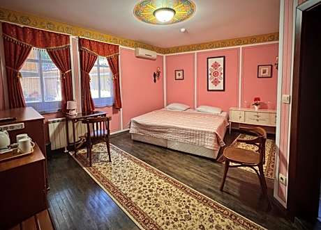 Family Hotel at Renaissance Square