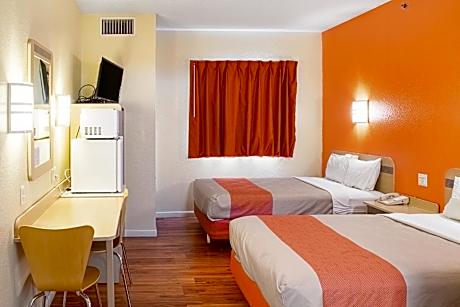 2 Full Beds | Non-Smoking