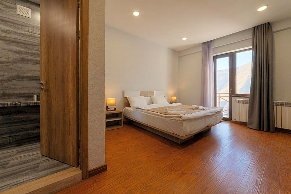 Ereto Hotel by SnowTime