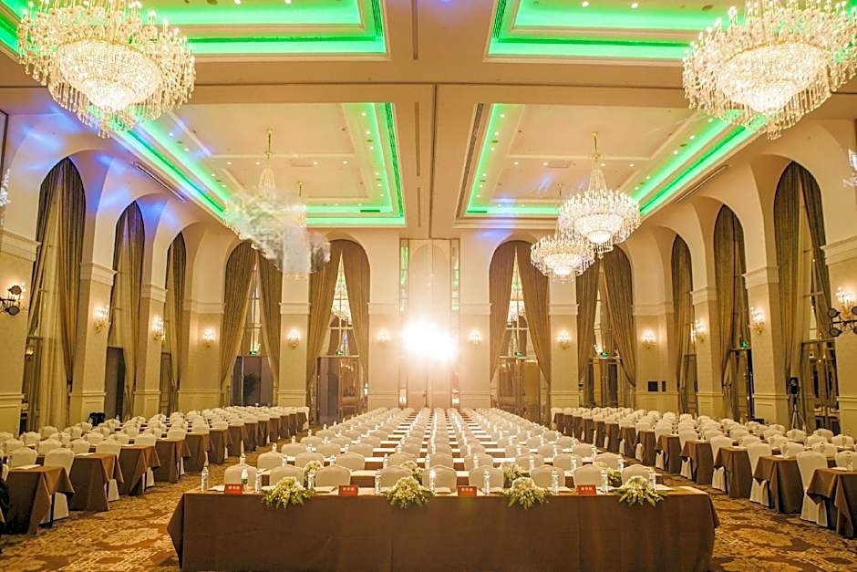 Yin Run Jin Jiang Castle Hotel