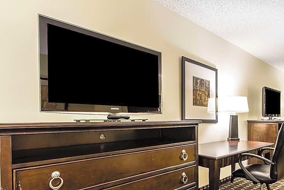 Evangeline Downs Hotel, Ascend Hotel Collection