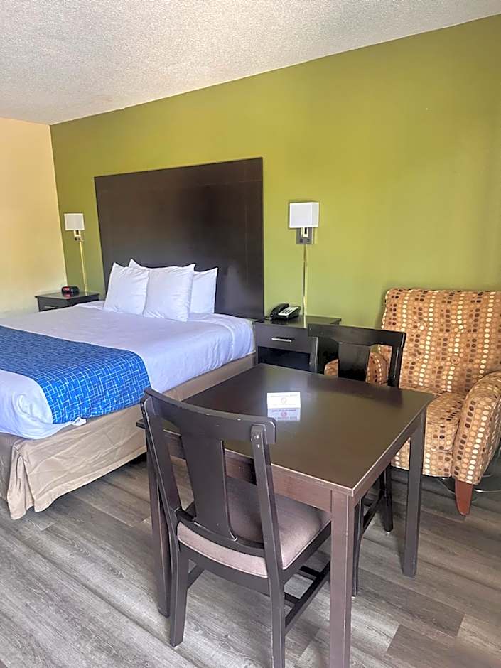 Travelodge by Wyndham Clarksville