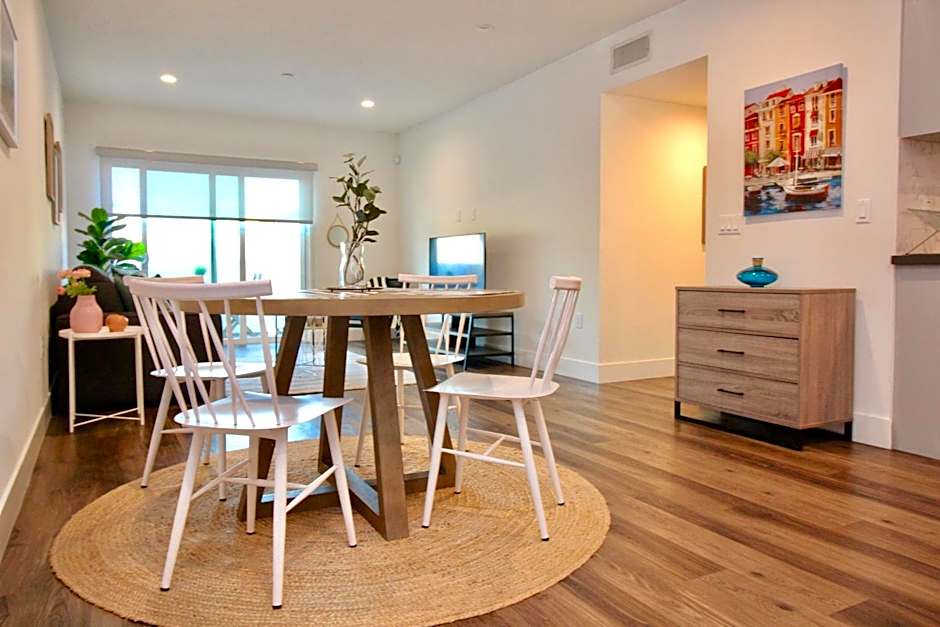 Los Angeles Premium Suites with Free Parking