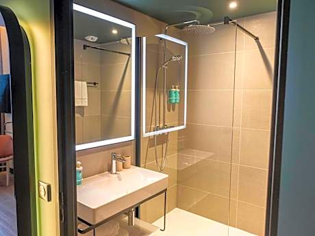 Classic room, Seine River view - 2 single beds