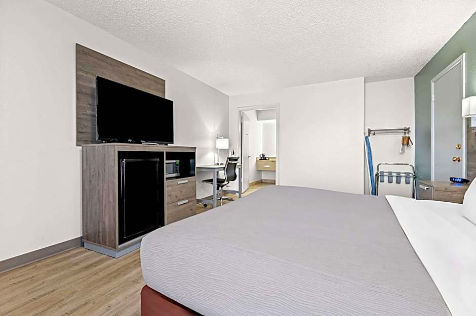 Photo 1 of 4 of 1 King Bed, Accessible, Nonsmoking
