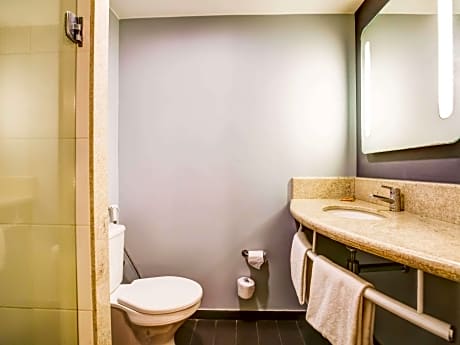 DOUBLE STANDARD DOUBLE BED + SINGLE BED capacity 02