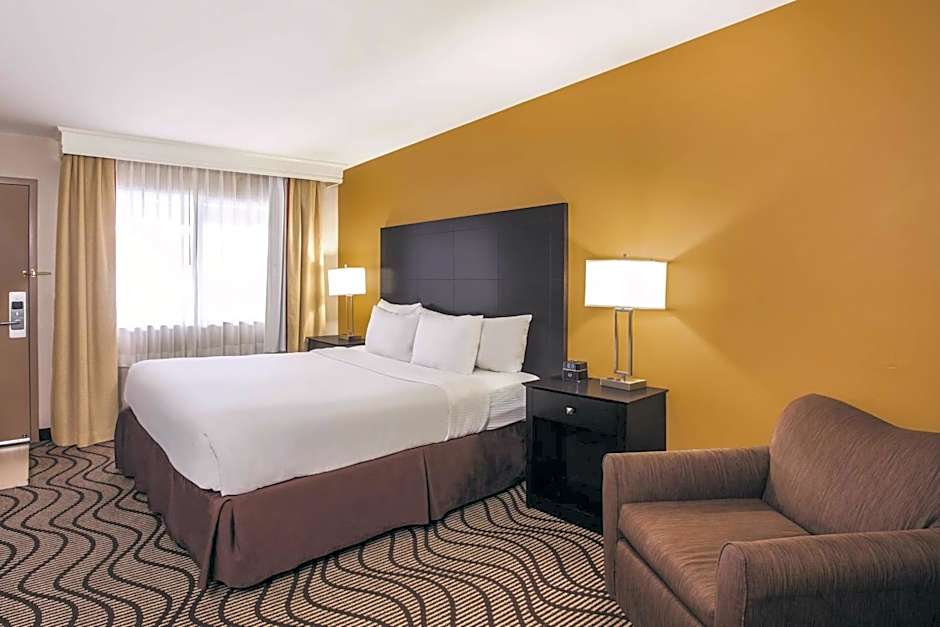 La Quinta Inn & Suites by Wyndham San Diego-Carlsbad