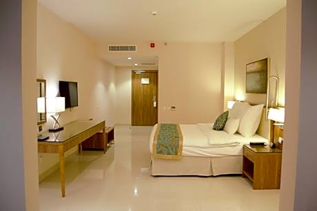 King Room with Roll-In Shower and Balcony - View/Non-Smoking