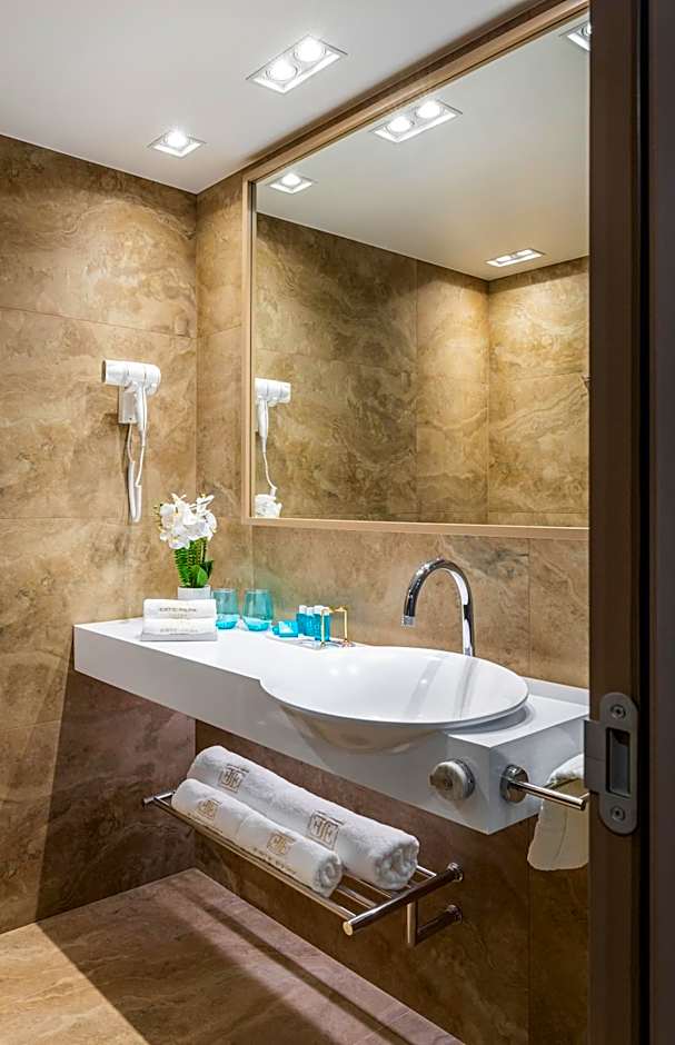 -- ESTE PARK HOTEL -- part of Urban Chic Luxury Design Hotels - Parking & Compliments - next to Shopping & Dining Mall Plovdiv