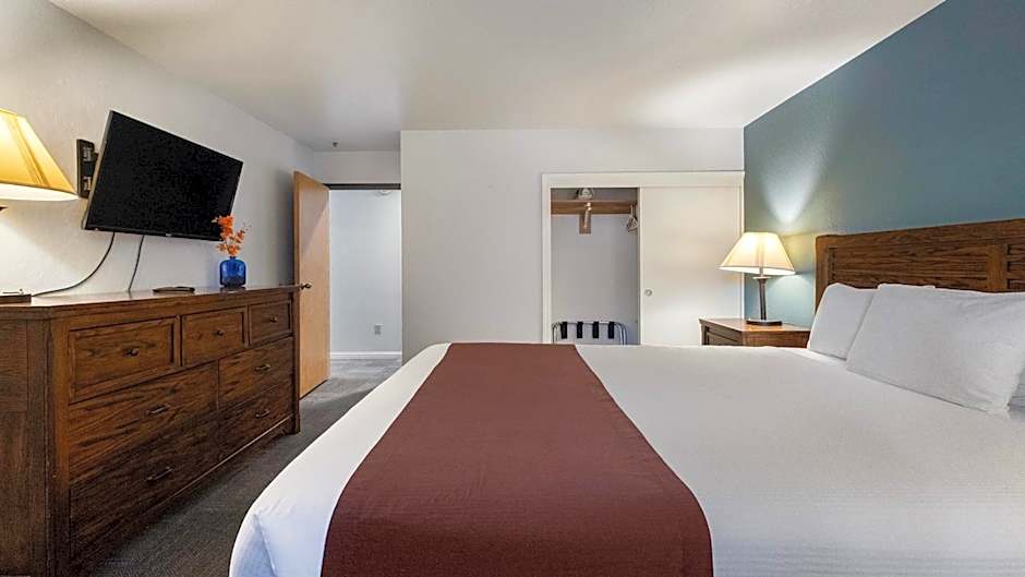Photo 1 of 11 of Suite