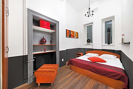 Deluxe Three-Bedroom Apartment