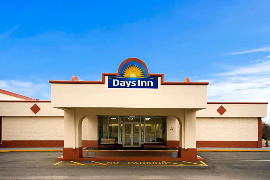 Days Inn by Wyndham Shelby