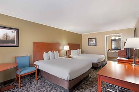 Queen Room with Two Queen Beds - Smoking