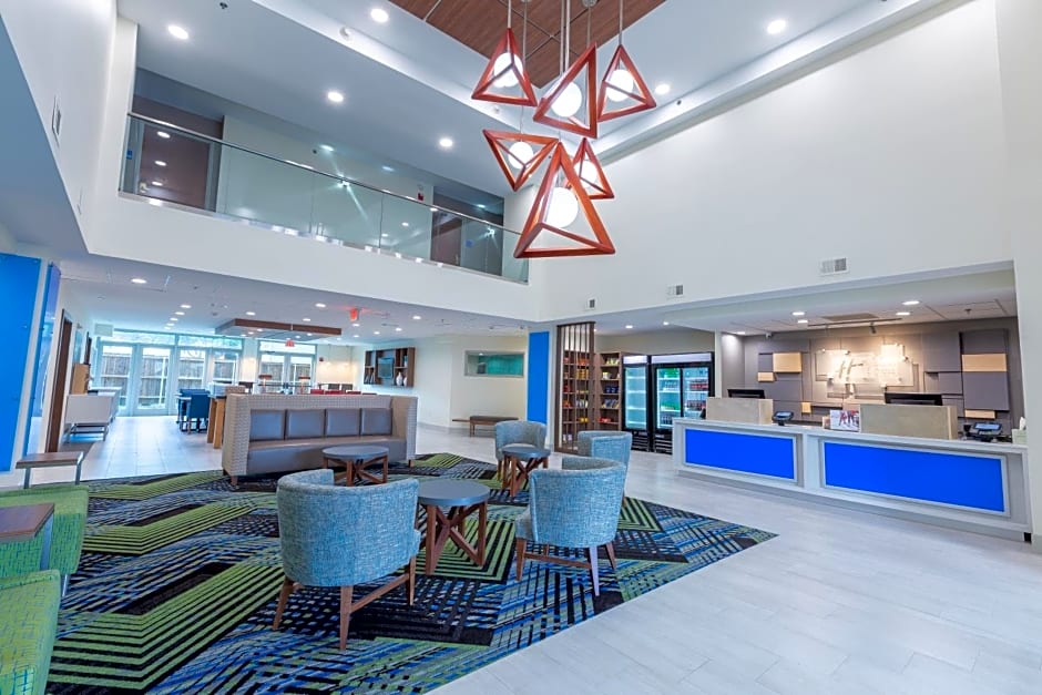 Holiday Inn Express & Suites Arlington North – Stadium Area by IHG