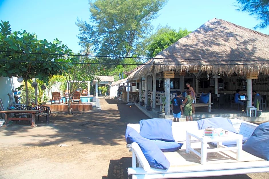 Star Bar and Bungalows