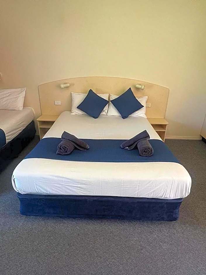 Outback Quarters Motel Hay