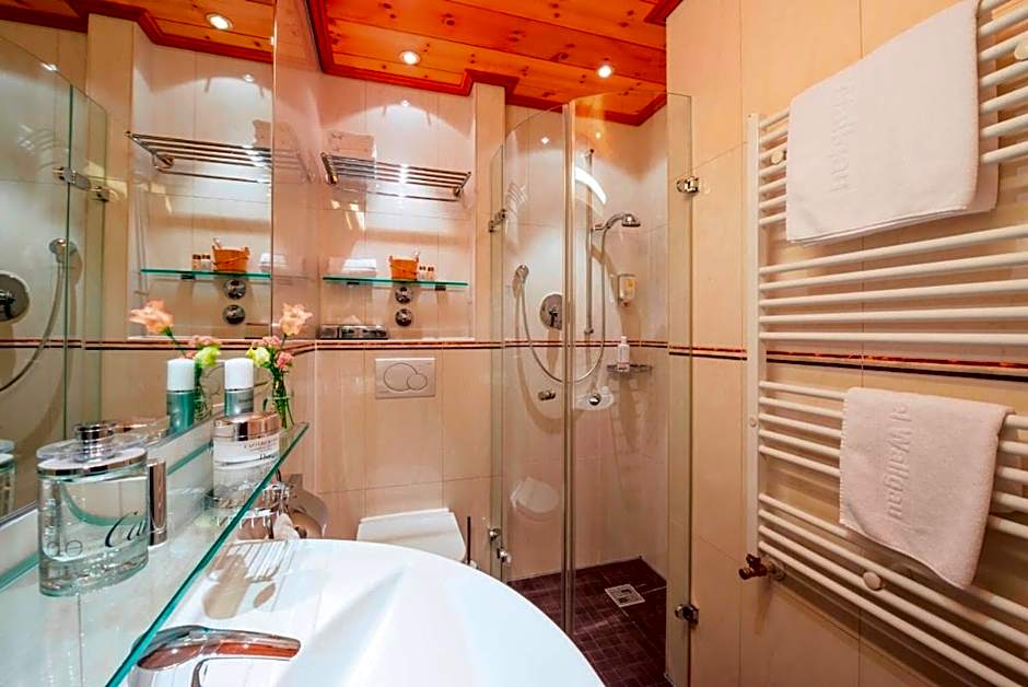 Parkhotel Wallgau 4 Sterne Superior Alpenjuwel mit Spa Genuss, Golf & Wellness in der Karwendel-Region Tradition trifft Eleganz im stilvollen Rückzugsort