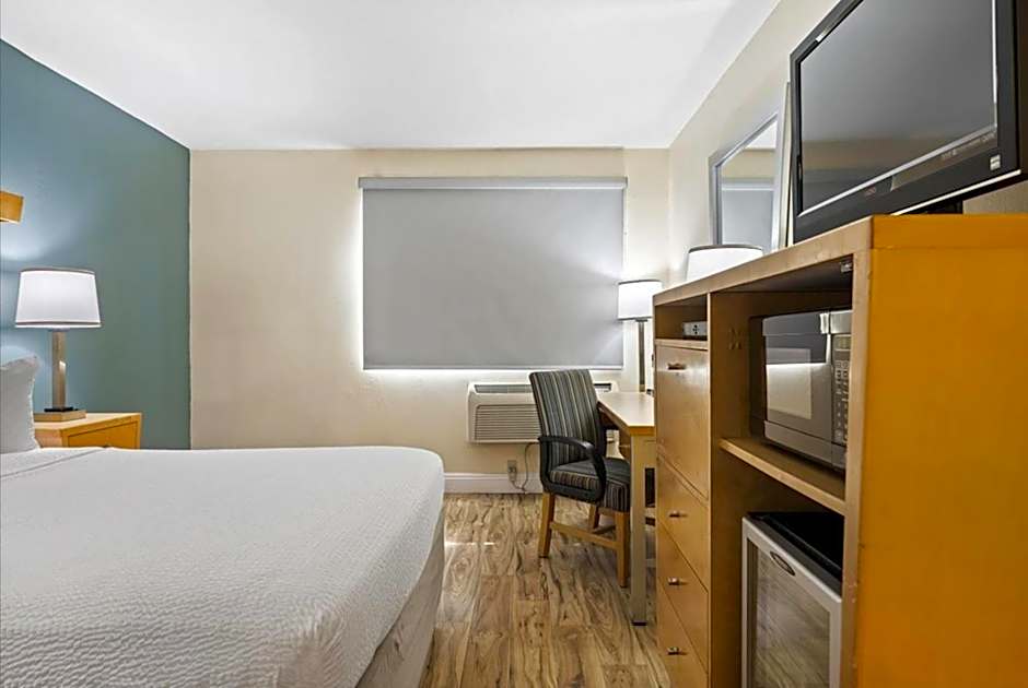 Days Inn by Wyndham Woodland