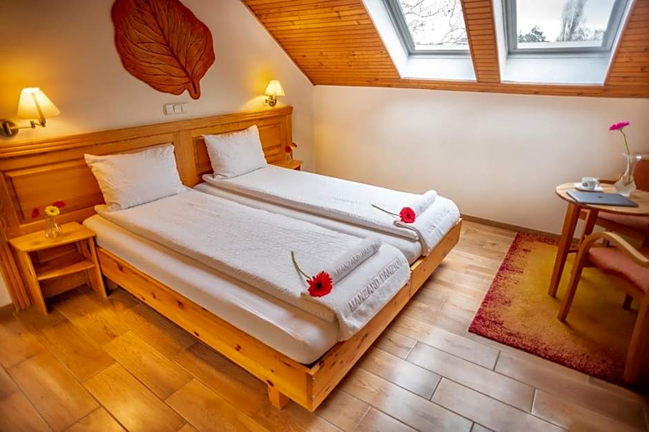 Hotel Manzard Panzio