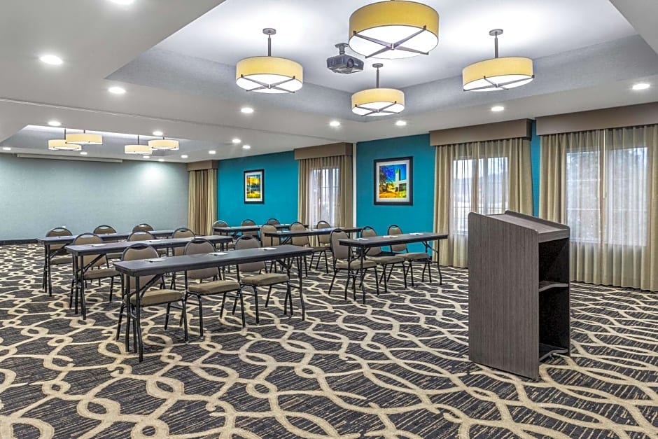 La Quinta Inn & Suites by Wyndham Columbus - Edinburgh