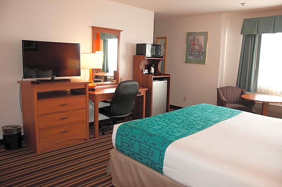 Howard Johnson by Wyndham Salinas