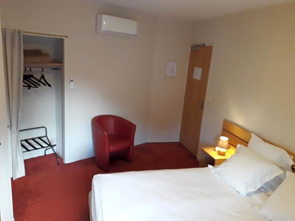 Photo 1 of 4 of Double Room