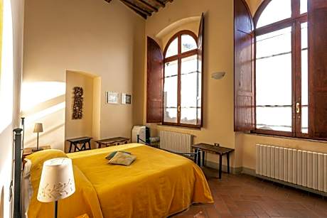 Deluxe One-Bedroom Apartment