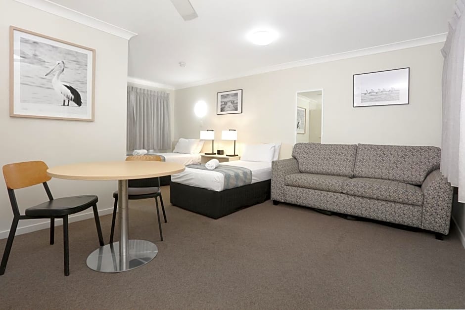 Earls Court Motel & Apartments